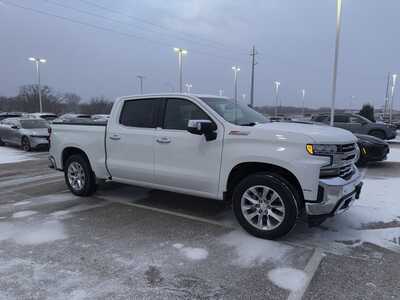 2020 Chevrolet 1500 Crew Cab, $32999. Photo 2