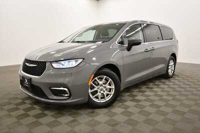 2023 Chrysler Pacifica, $24365. Photo 2