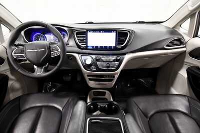 2023 Chrysler Pacifica, $24365. Photo 3