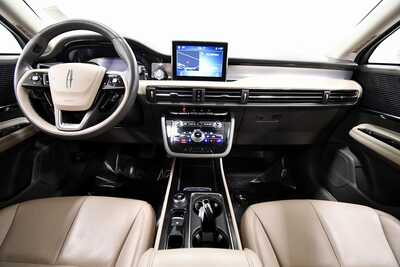 2022 Lincoln Corsair, $28995. Photo 3