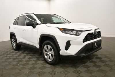 2019 Toyota RAV4, $23796. Photo 10
