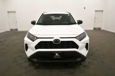 2019 Toyota RAV4, $23796. Photo 11