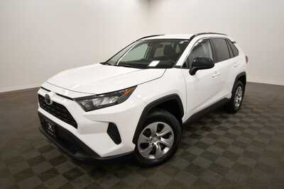 2019 Toyota RAV4, $23796. Photo 2