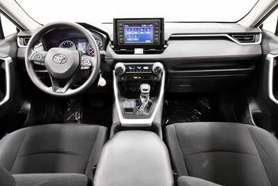 2019 Toyota RAV4, $23796. Photo 3