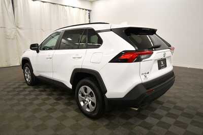 2019 Toyota RAV4, $23796. Photo 5