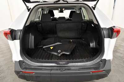 2019 Toyota RAV4, $23796. Photo 7