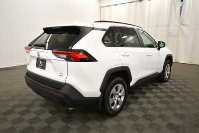 2019 Toyota RAV4, $23796. Photo 8