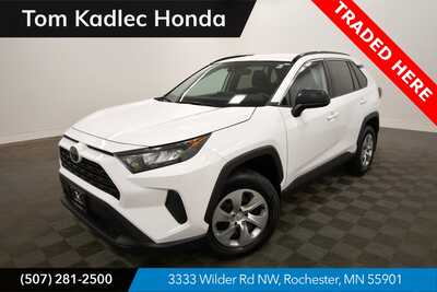 2019 Toyota RAV4, $23796. Photo 1