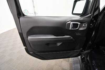 2020 Jeep Gladiator, $26499. Photo 12