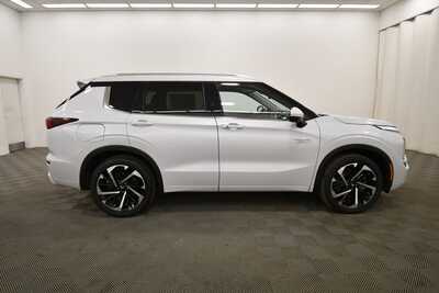 2024 Mitsubishi Outlander, $33995. Photo 9