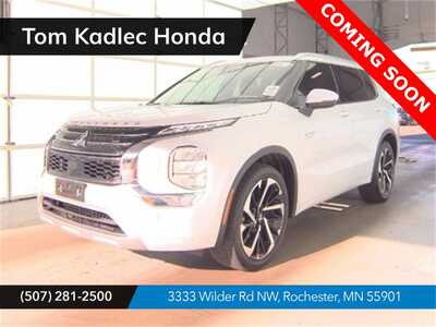 2024 Mitsubishi Outlander, $32911. Photo 1