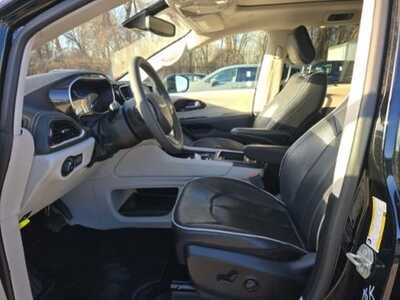 2024 Chrysler Pacifica, $33499. Photo 3