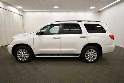 2013 Toyota Sequoia, $18795. Photo 4