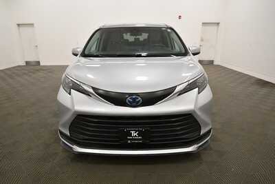 2024 Toyota Sienna, $37499. Photo 11