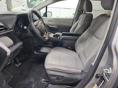 2024 Toyota Sienna, $36751. Photo 3