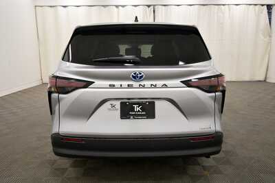 2024 Toyota Sienna, $37499. Photo 6