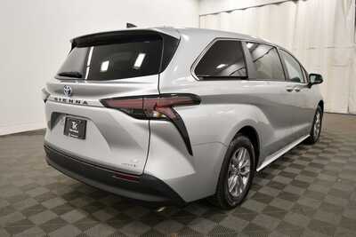 2024 Toyota Sienna, $37499. Photo 8