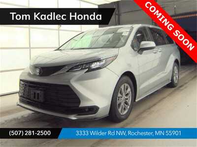 2024 Toyota Sienna, $36751. Photo 1