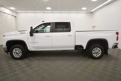 2023 Chevrolet 2500 Crew Cab, $43367. Photo 4