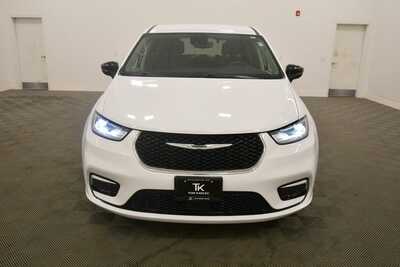 2024 Chrysler Pacifica, $25999. Photo 11