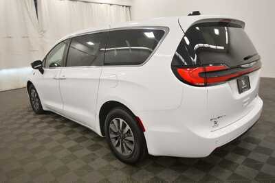 2024 Chrysler Pacifica, $25999. Photo 5