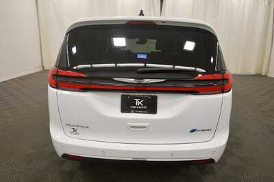 2024 Chrysler Pacifica, $25999. Photo 6