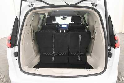 2024 Chrysler Pacifica, $25999. Photo 7