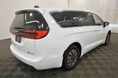 2024 Chrysler Pacifica, $25999. Photo 8