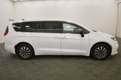 2024 Chrysler Pacifica, $25999. Photo 9
