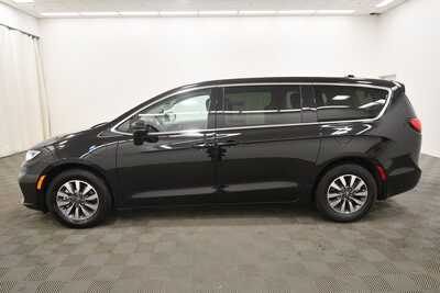 2024 Chrysler Pacifica, $25999. Photo 4