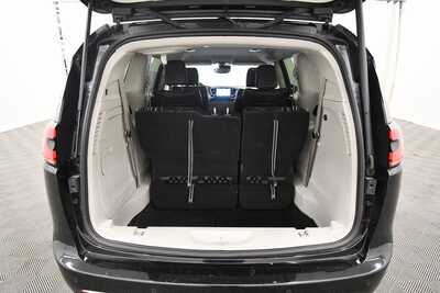 2024 Chrysler Pacifica, $25999. Photo 7