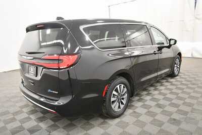 2024 Chrysler Pacifica, $25999. Photo 8