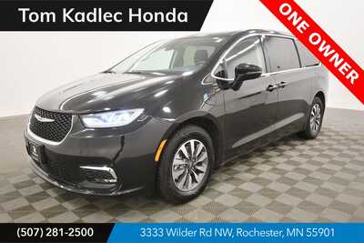 2024 Chrysler Pacifica, $25999. Photo 1