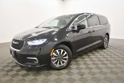 2024 Chrysler Pacifica, $26499. Photo 2