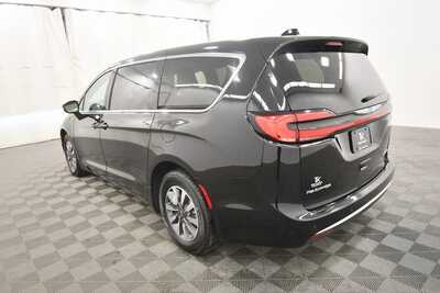 2024 Chrysler Pacifica, $26499. Photo 5