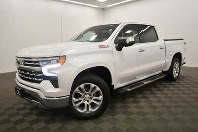 2022 Chevrolet 1500 Crew Cab, $40499. Photo 2