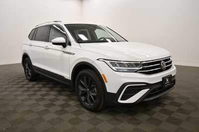 2022 Volkswagen Tiguan, $21999. Photo 10