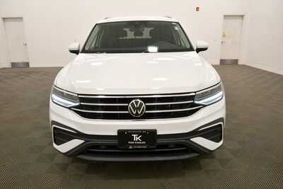 2022 Volkswagen Tiguan, $21999. Photo 11