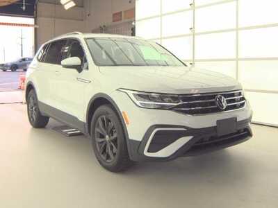 2022 Volkswagen Tiguan, $23237. Photo 2