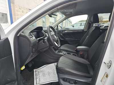 2022 Volkswagen Tiguan, $23237. Photo 3