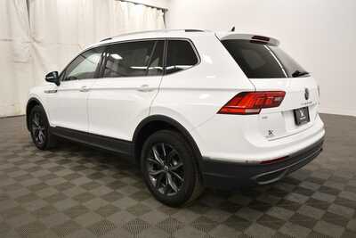 2022 Volkswagen Tiguan, $21999. Photo 5