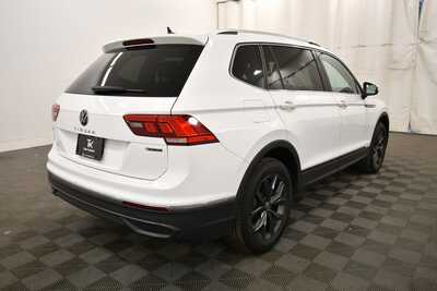 2022 Volkswagen Tiguan, $21999. Photo 8