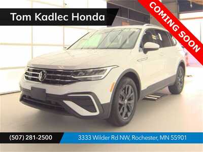 2022 Volkswagen Tiguan, $23237. Photo 1