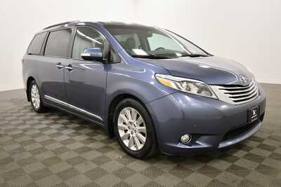 2015 Toyota Sienna, $18499. Photo 10