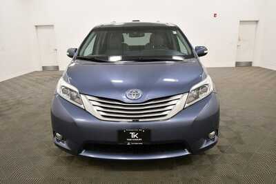 2015 Toyota Sienna, $18499. Photo 11