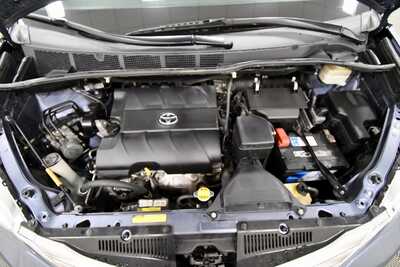 2015 Toyota Sienna, $18499. Photo 12