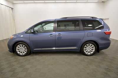 2015 Toyota Sienna, $18499. Photo 4
