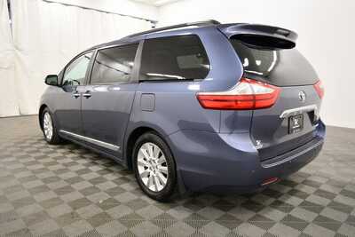 2015 Toyota Sienna, $18499. Photo 5