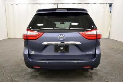 2015 Toyota Sienna, $18499. Photo 6