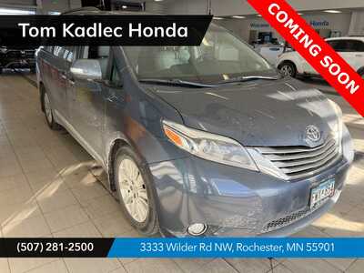 2015 Toyota Sienna, $18499. Photo 1
